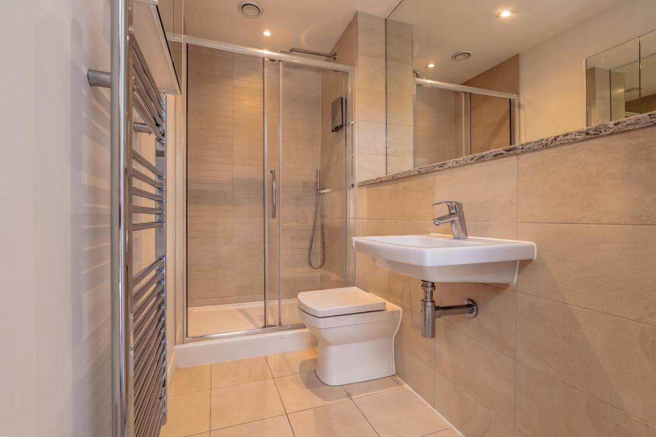 Iconic Garden Apt, Steps From City Centre & Cafes บริสตอล ภายนอก รูปภาพ