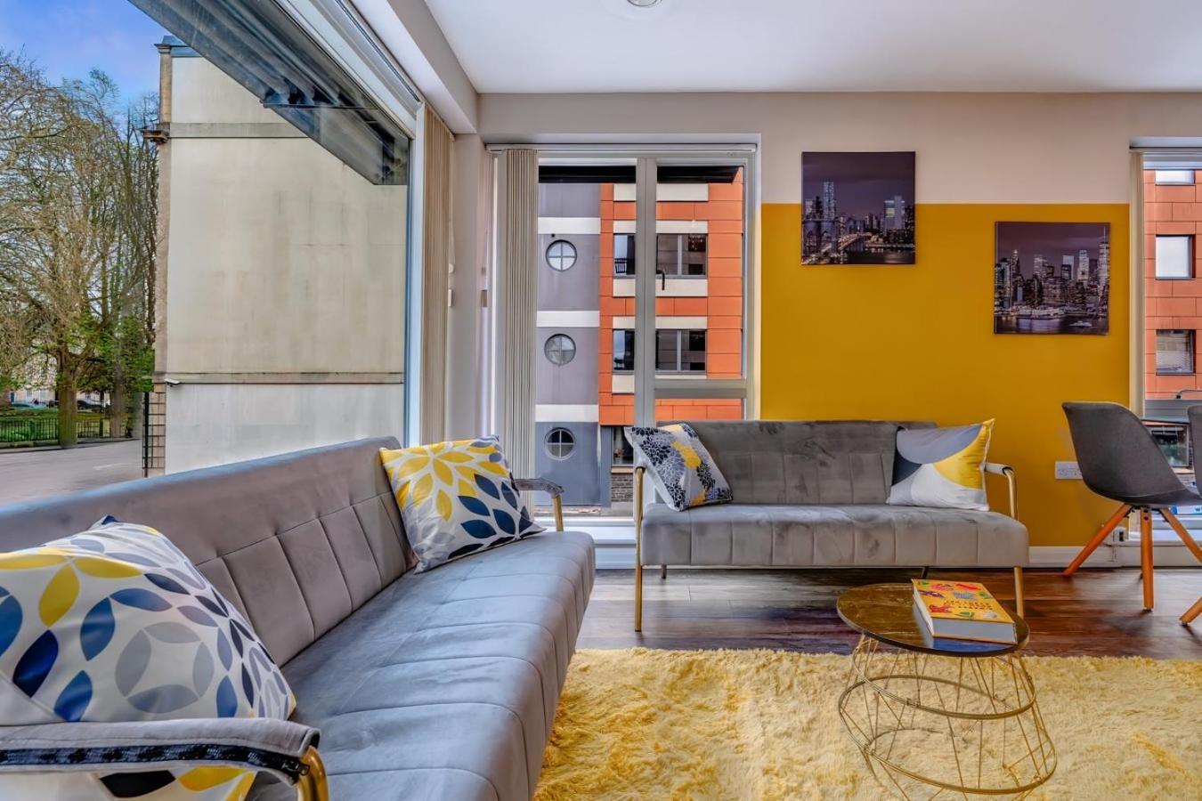 Iconic Garden Apt, Steps From City Centre & Cafes บริสตอล ภายนอก รูปภาพ